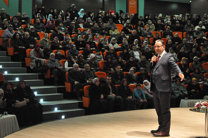 Karataş, Darıca’da söyleşiye katıldı