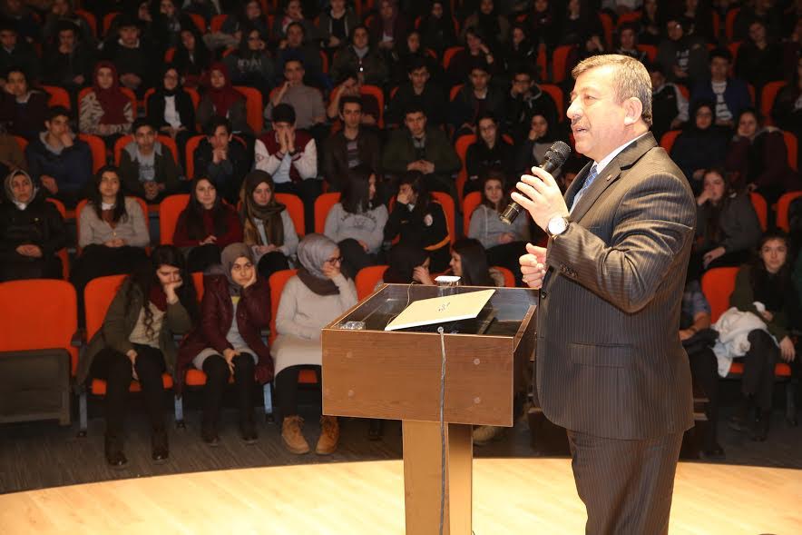 Gençlere referandum sürecini anlattı