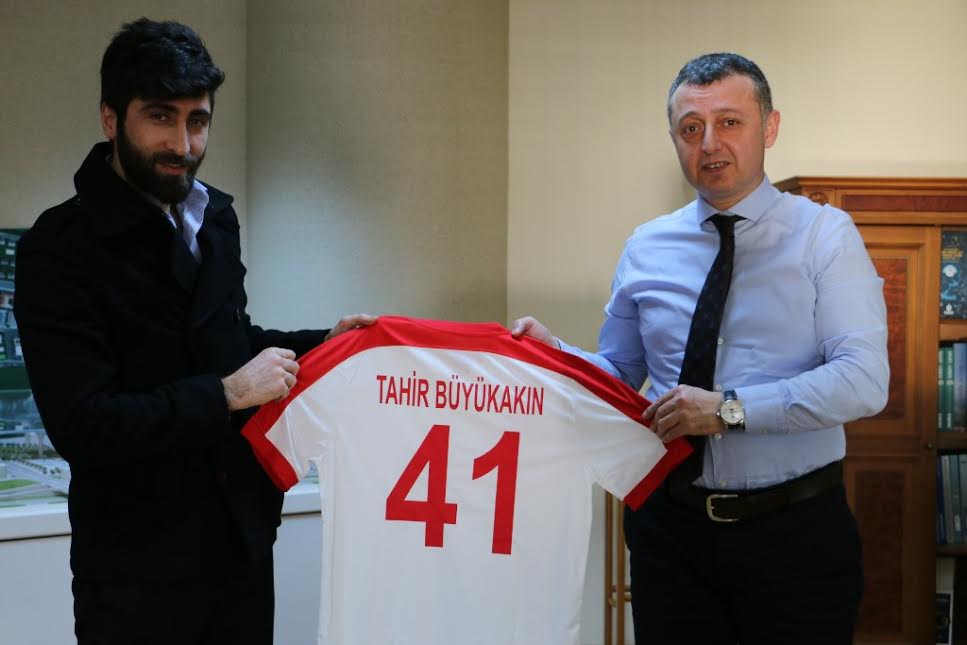 Erhan Yılmaz’dan Büyükakın’a forma