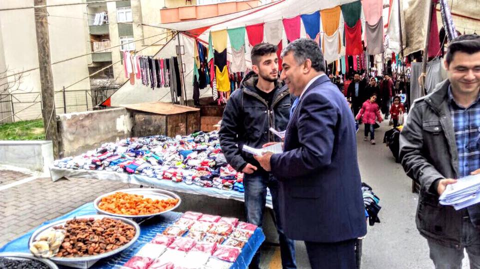 Pazar da  ‘Hayır’ için broşür dağıttı