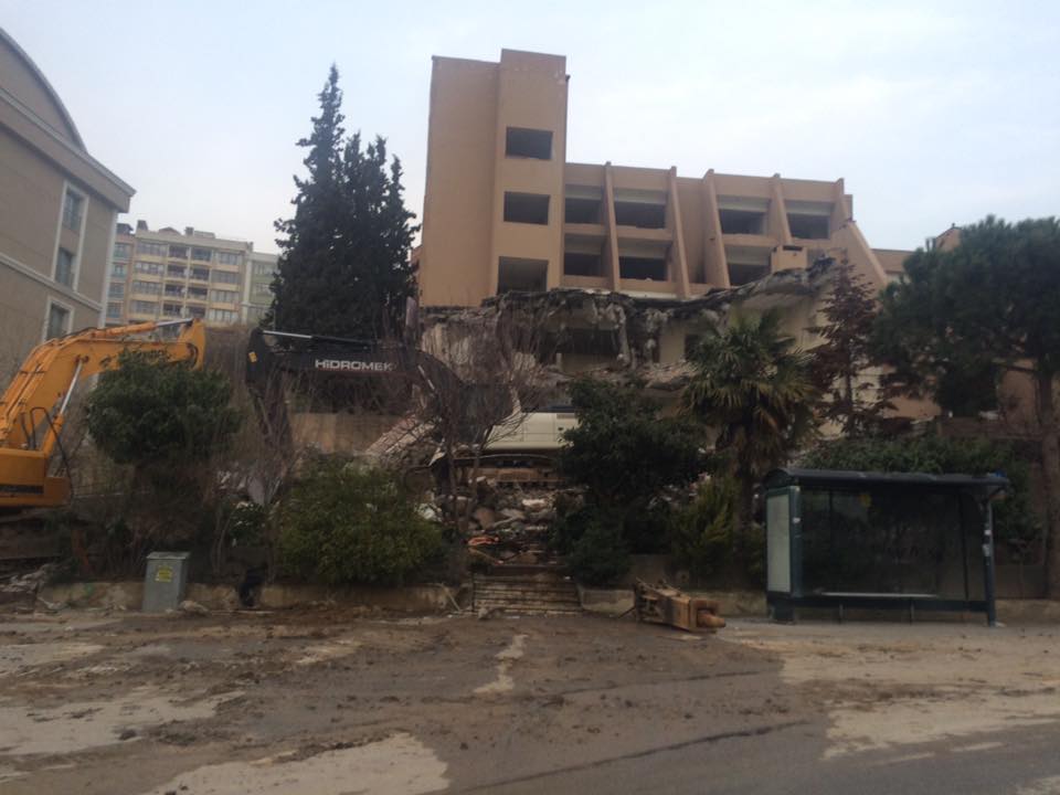 Huzurevi nihayet yıkıldı