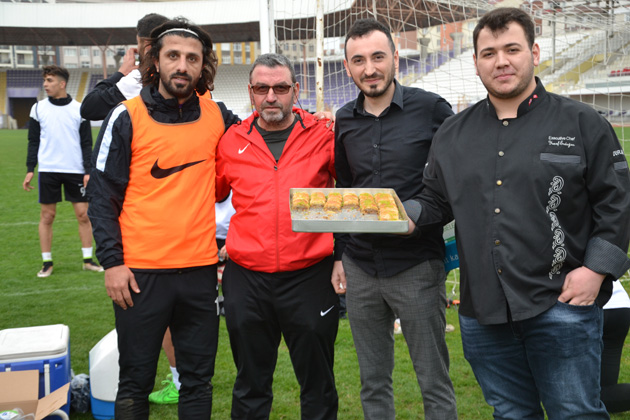 DURAK PASTANESİ GEBZESPOR’UN YANINDA