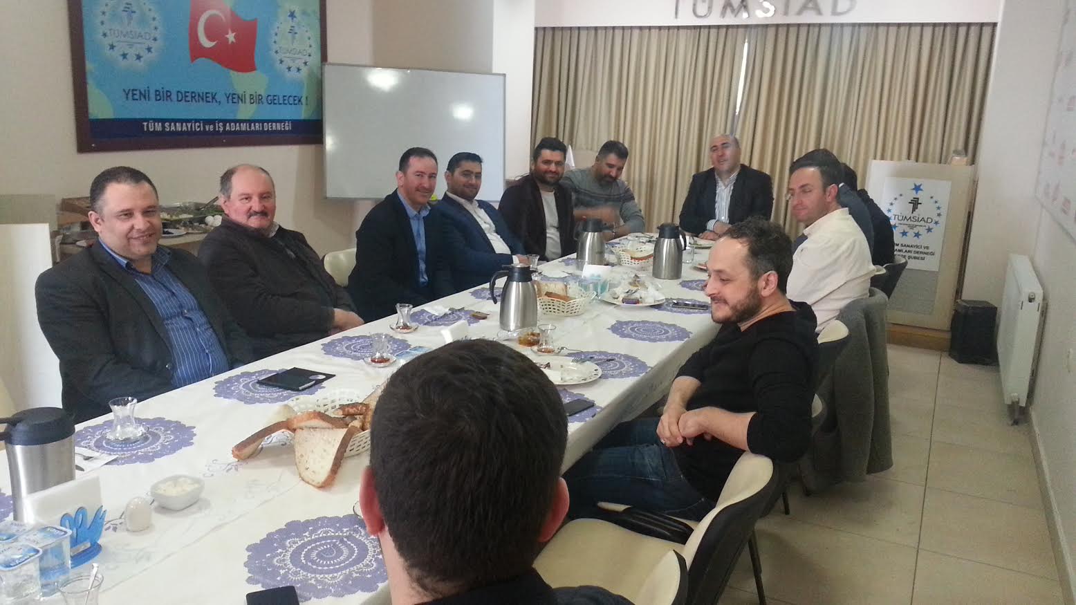 TÜMSİAD üyeleriyle buluştu