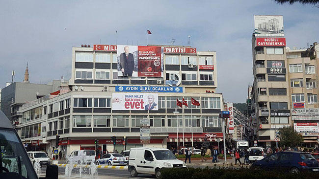 MHP binasına Binali Yıldırım posteri