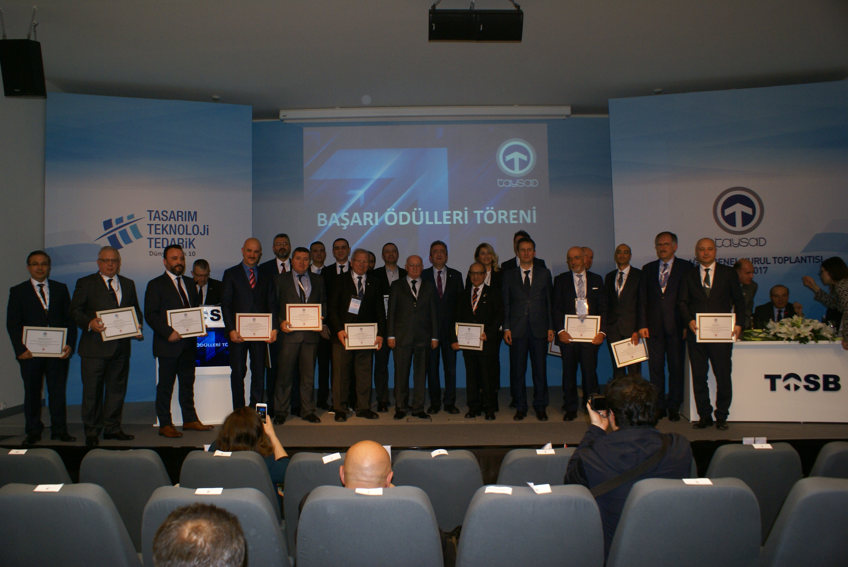 TAYSAD üyeleri genel kurulda buluştu