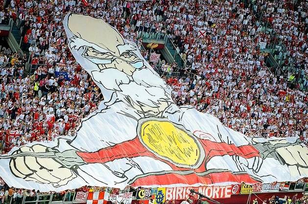 FUTBOL SEVMEZ TARAFTARLAR...