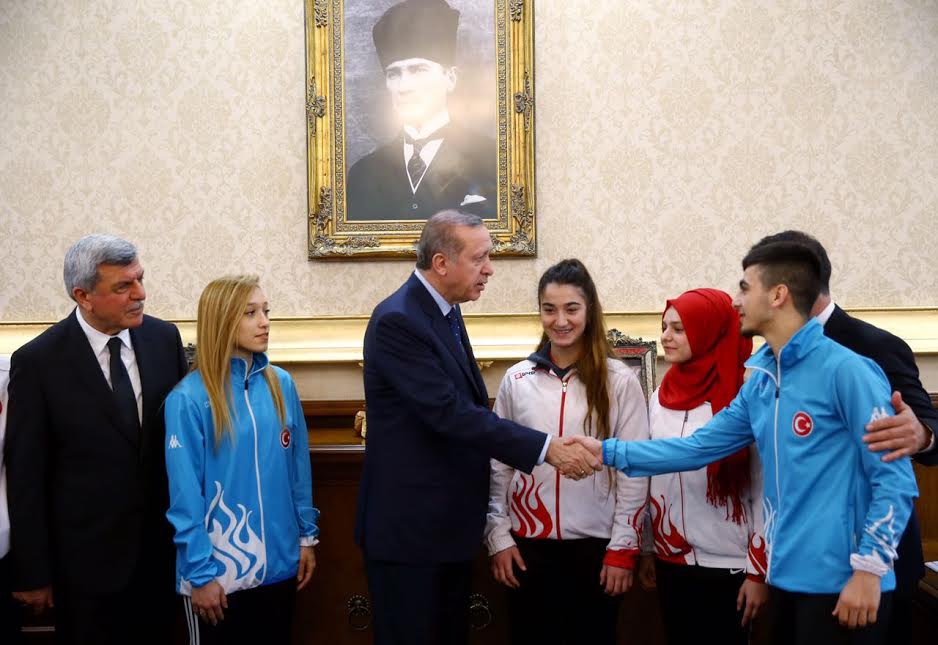 CUMHURBAŞKANI DARICA’LI ŞAMDAN'I TEBRİK ETTİ