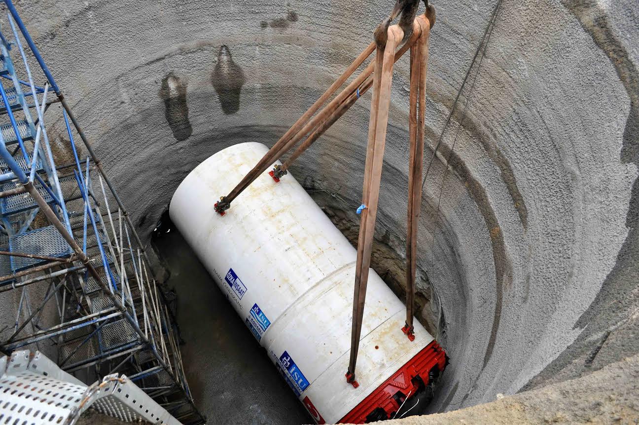 Dev makine tünele yerleştirildi  