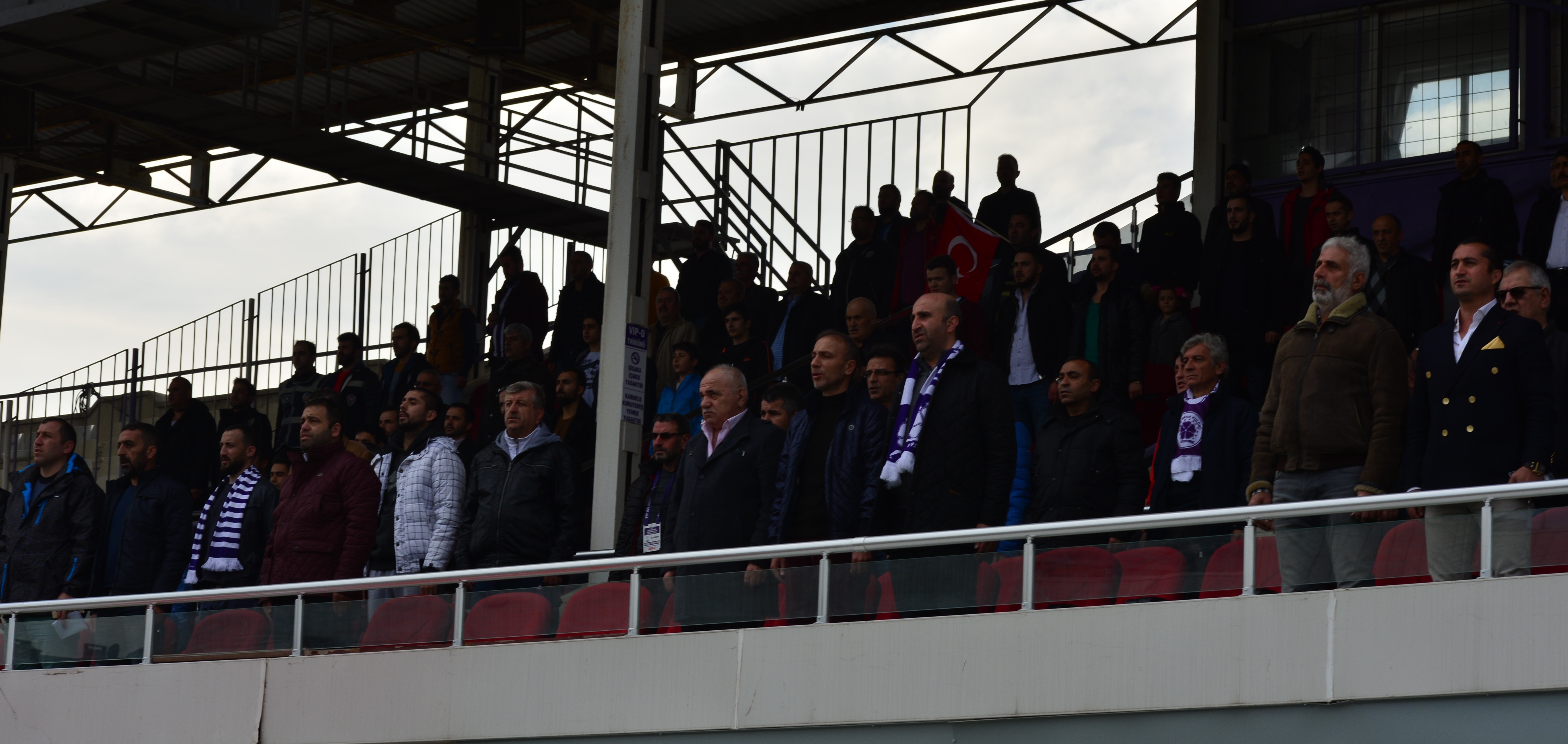 GÜÇLÜ YÖNETİM-BAŞARILI TAKIM