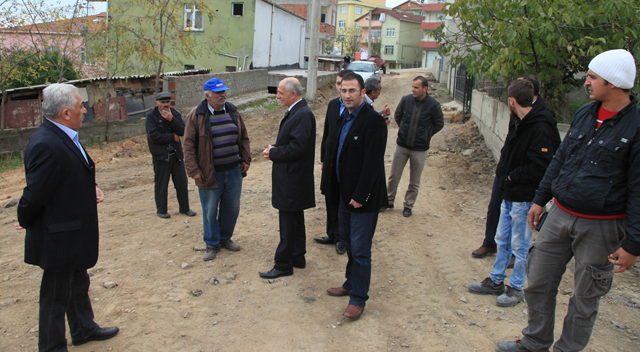 Sokaklar sıcak asfaltla kaplanıyor