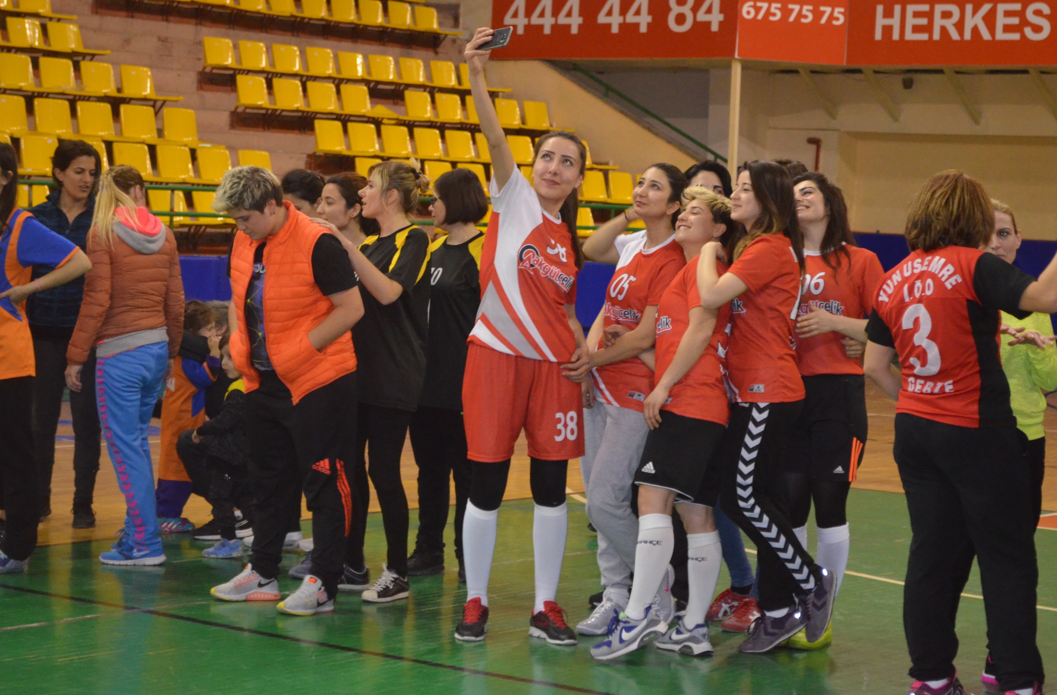 KÜBRA KOÇ’U OYUNDA TUTTU