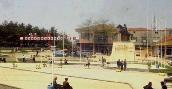 1980’li yıllarda Gebze Cumhuriyet Meydanı