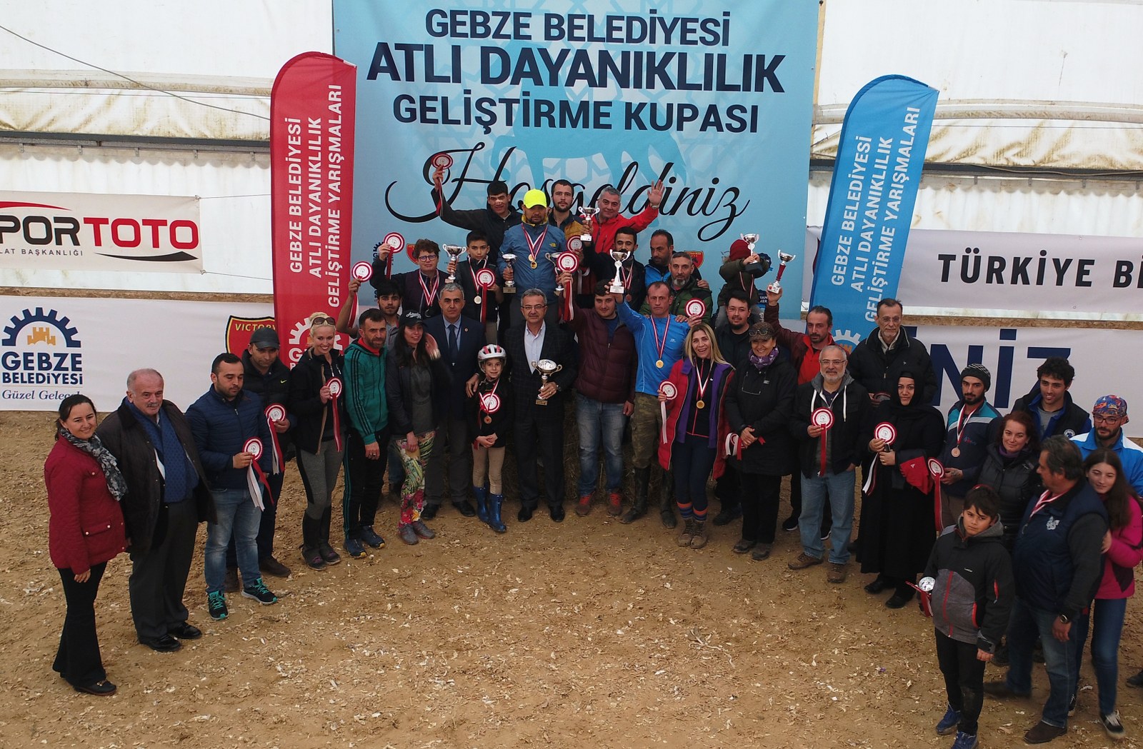 “Atlı Dayanıklılık”ta  Kupalar Köşker’den 