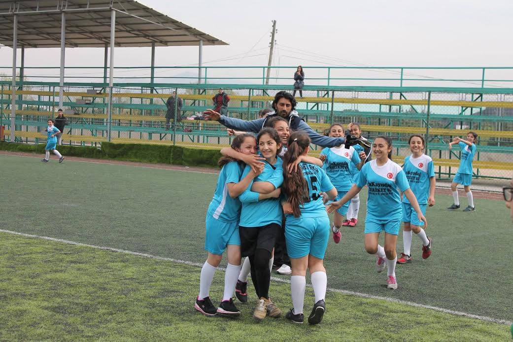 Küçük kızlarda zirvenin sahibi belli oldu