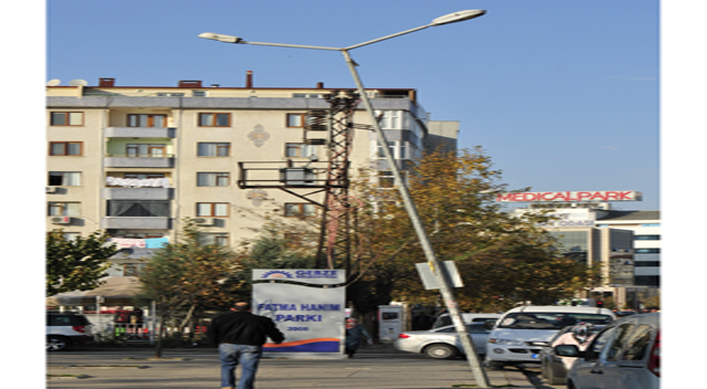 Düştü düşecek