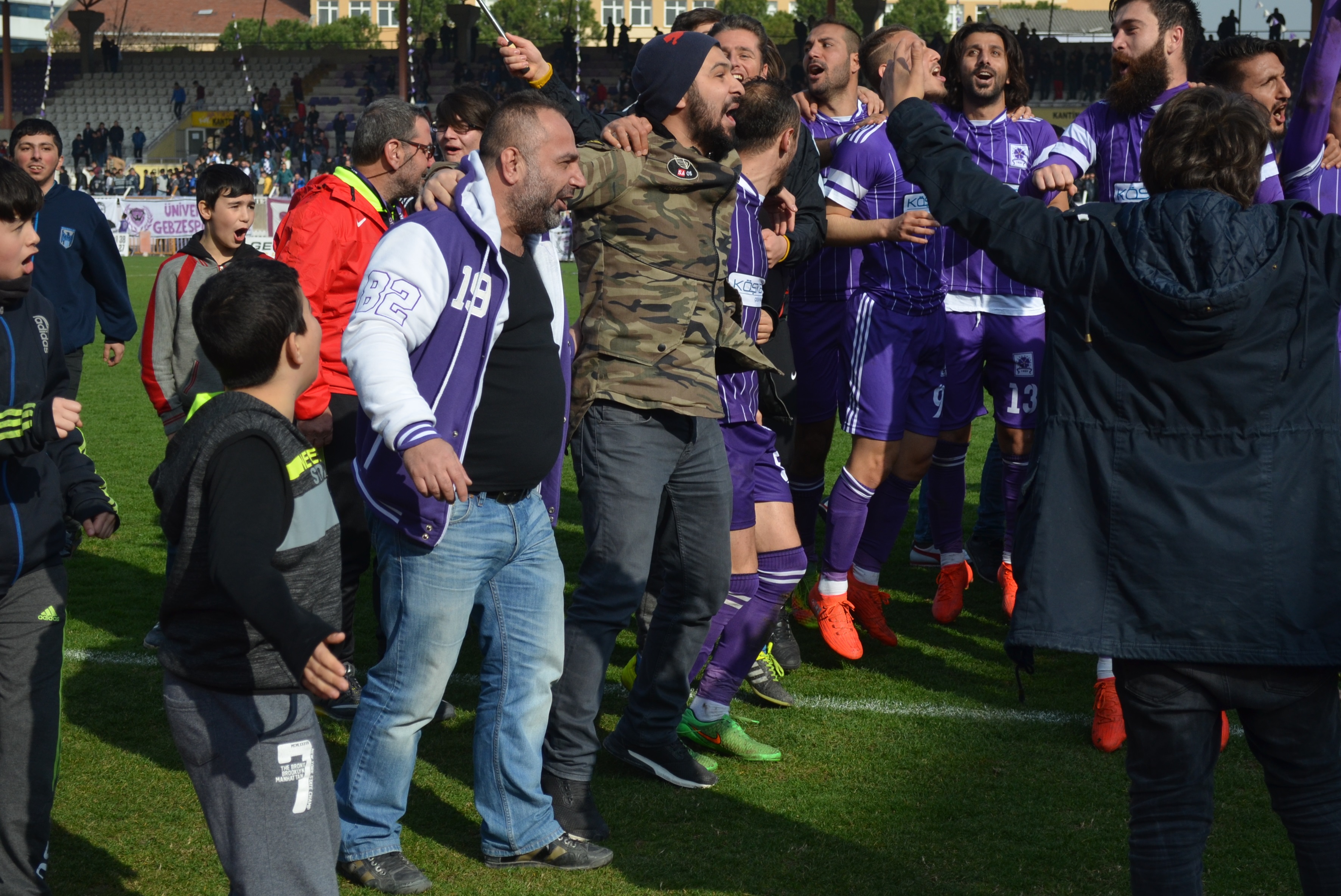 İLKER ÇAKIR FUTBOLCULARLA HELALLEŞTİ