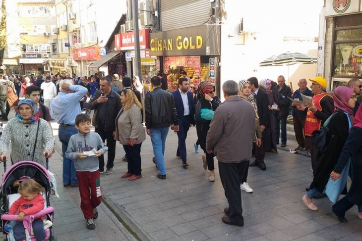 EMEK Partisi standına saldırı!