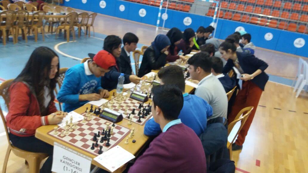 SATRANCA İLGİ ÇIĞ GİBİ BÜYÜYOR