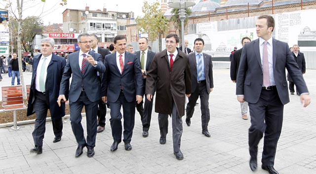 Kalkınma Bakanı Yılmaz Gebze Kent Meydanı’nda