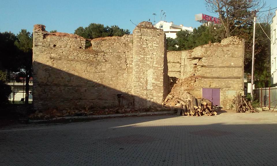 Sarnıçta söküm devam ediyor