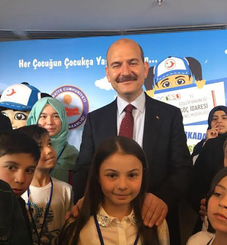 Seymenli öğrenciyi tebrik etti