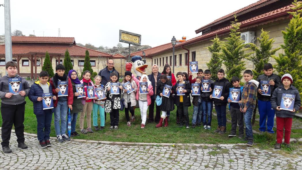 Öğrencilere hayvan sevgisi aşılanıyor