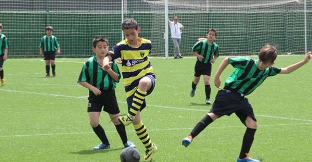 YILDIZLARIN GALİBİ ÇAYIROVASPOR