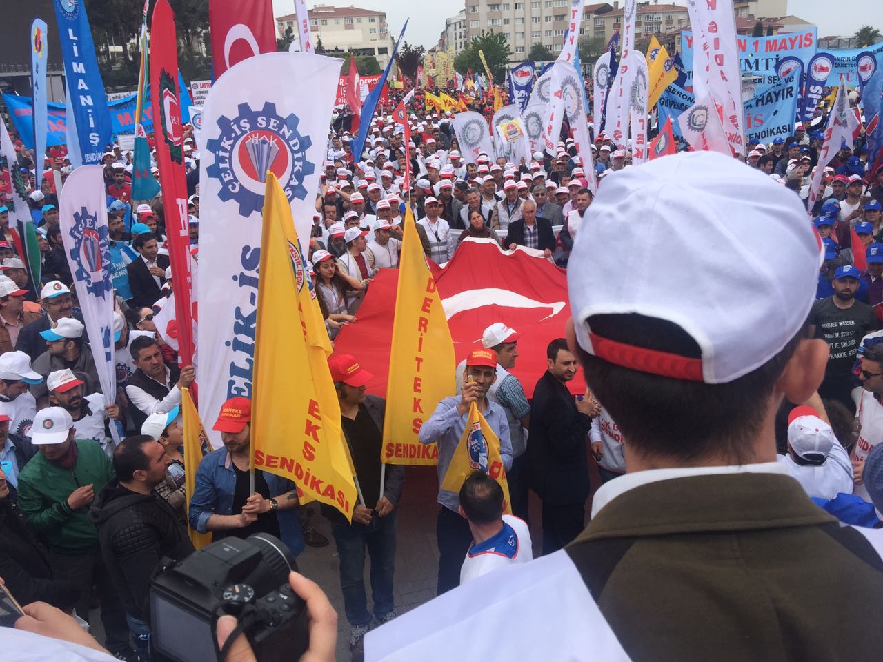 1 Mayıs coşkulu başladı