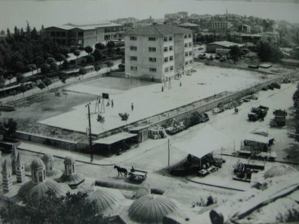 1962 yılında eğitim ve öğretime başlamıştı