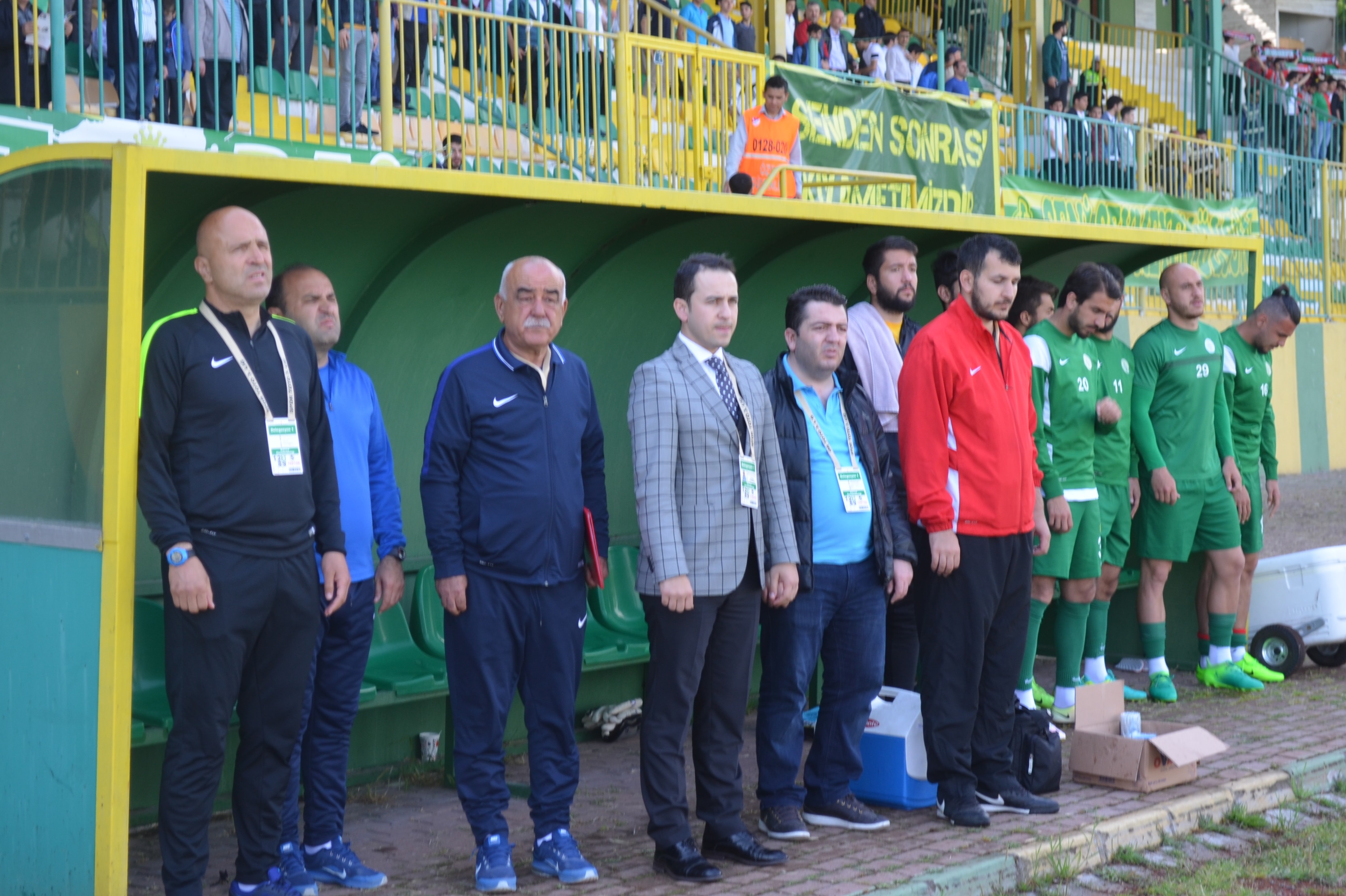 DARICA’DA YAPRAK DÖKÜMÜ