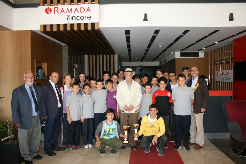 MUZAFFER ALTINTAŞ BAŞARILI ÖĞRENCİLERİ UNUTMADI