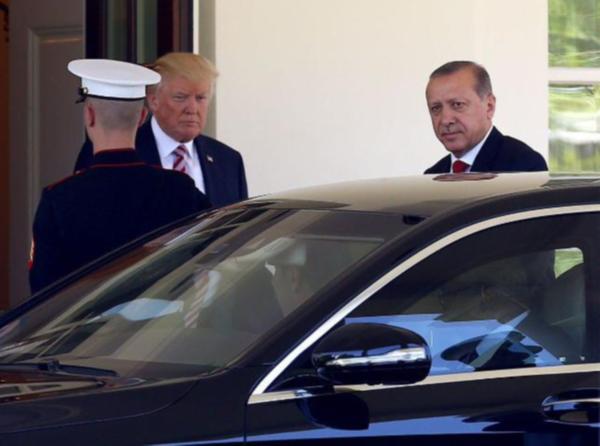 Erdoğan Gülen'i istemeye gitti, Trump papazı istedi