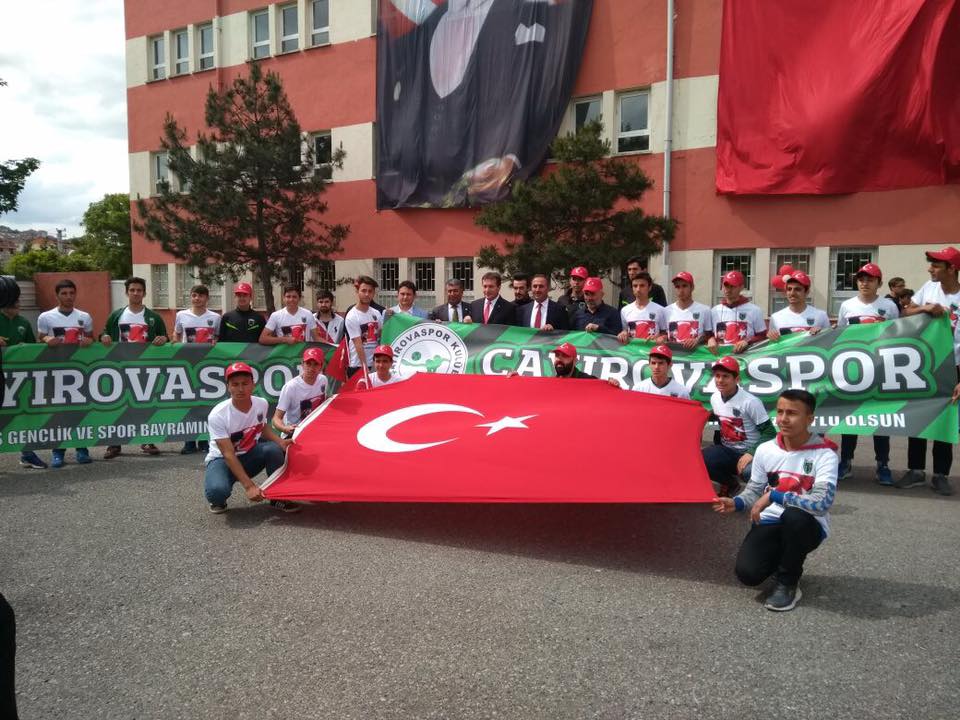 ÇAYIROVASPOR ATATÜRK ANISINA YÜRÜDÜ