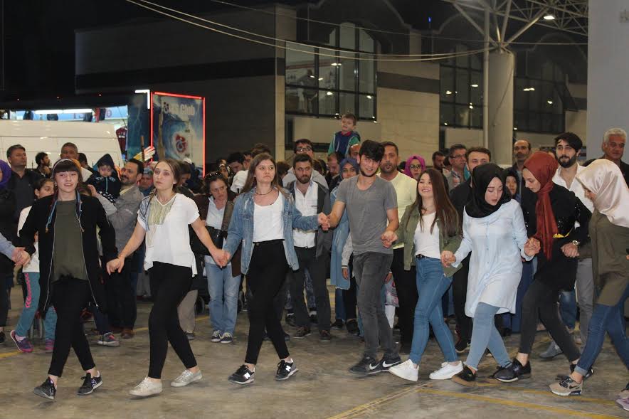 HORON VE MÜZİK GÖSTERİSİ:    Trabzonlular Festivali’nde 3. Gün