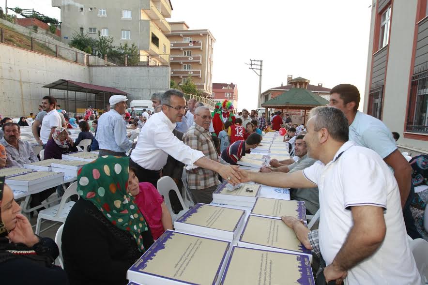 GEBZE BELEDİYESİ MAHALLE İFTARLARI:     İlk iftar sofrası Molla Fenari’de