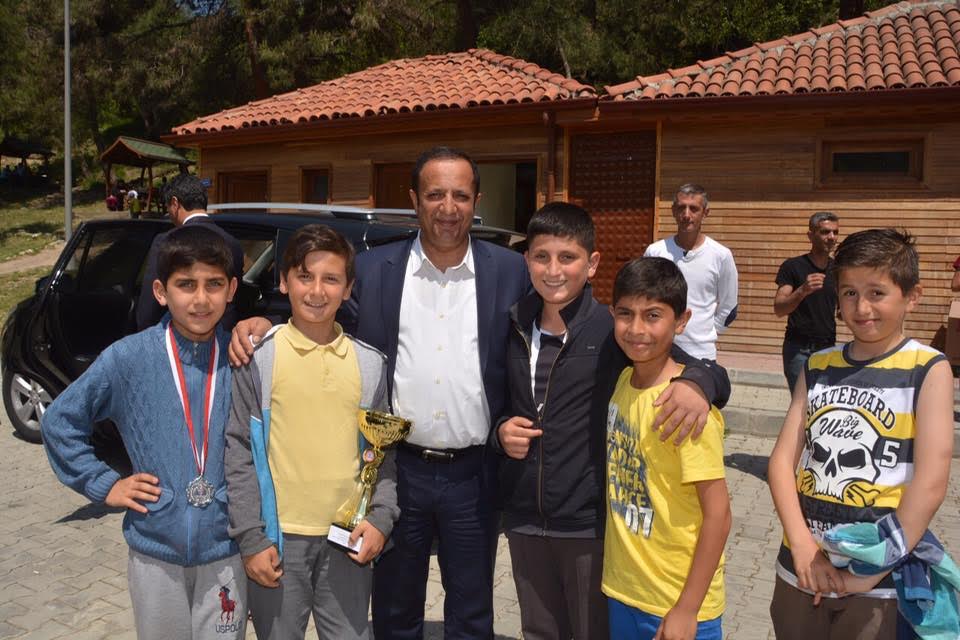 GELENEKSEL GENÇLİK ŞÖLENİ COŞKUYLA KUTLANDI