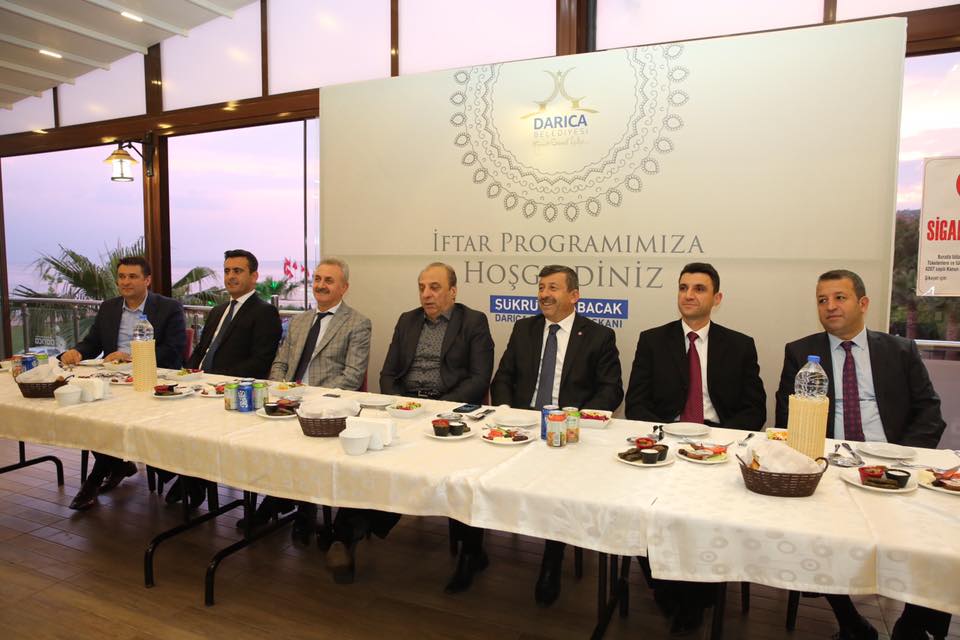 Darıca'da protokole iftar yemeği