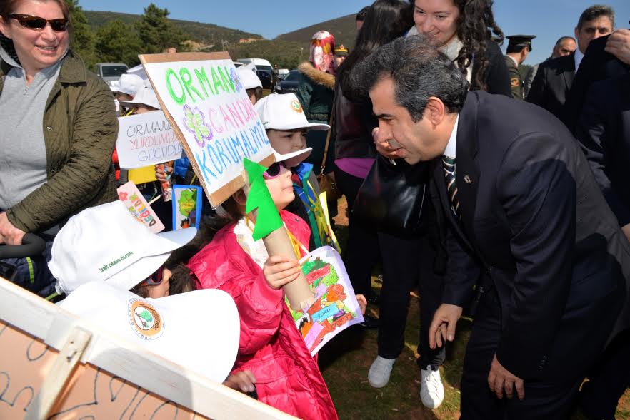 KOCAELİ VALİSİ HASAN BASRİ GÜZELOĞLU:  “Çevreyi korumak mecburiyetindeyiz”          