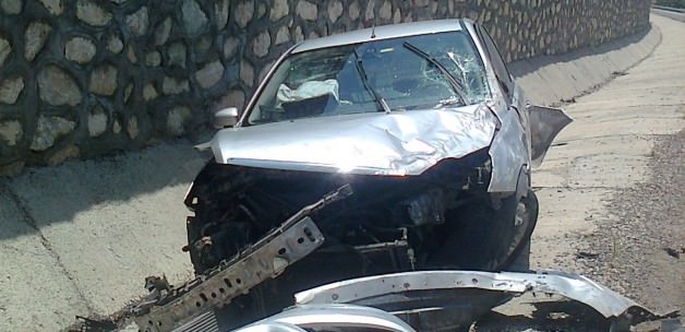 ŞEKERPINAR’DA:  Uyuyan sürücü kaza yaptı