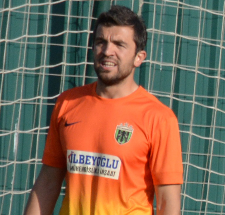 ENGİN ÇAYIROVASPOR’DA KALDI