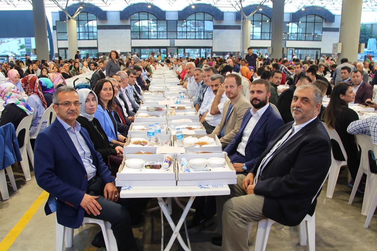 Belediye çalışanları iftarda buluştu