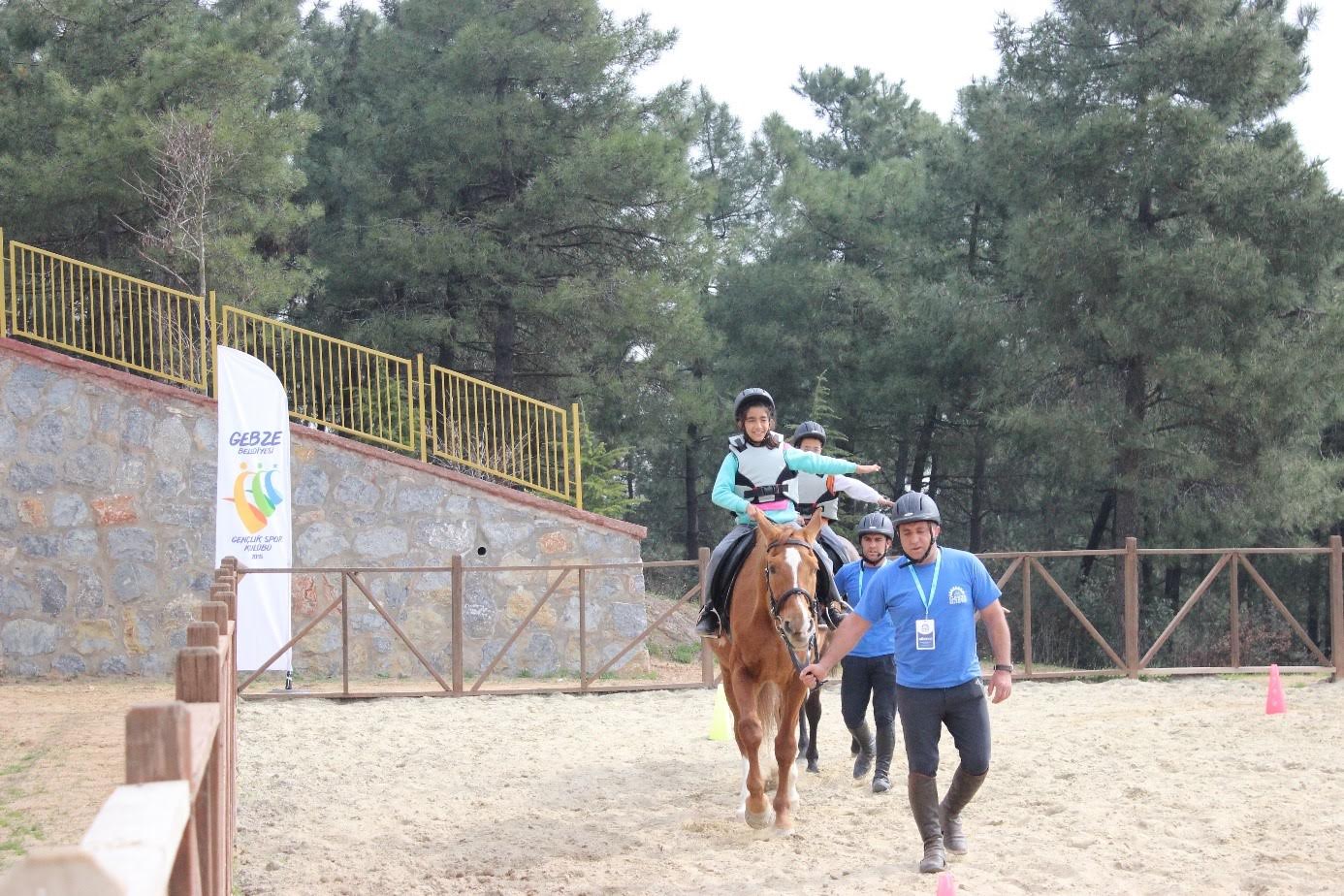 Gebzeli çocuklar çok şanslı    Atlı Binicilik Rekora Koşuyor