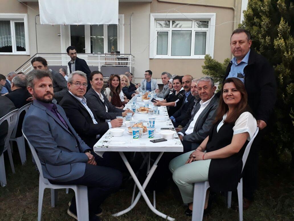 CHP’liler Makedonya göçmenleri ile iftar yaptı