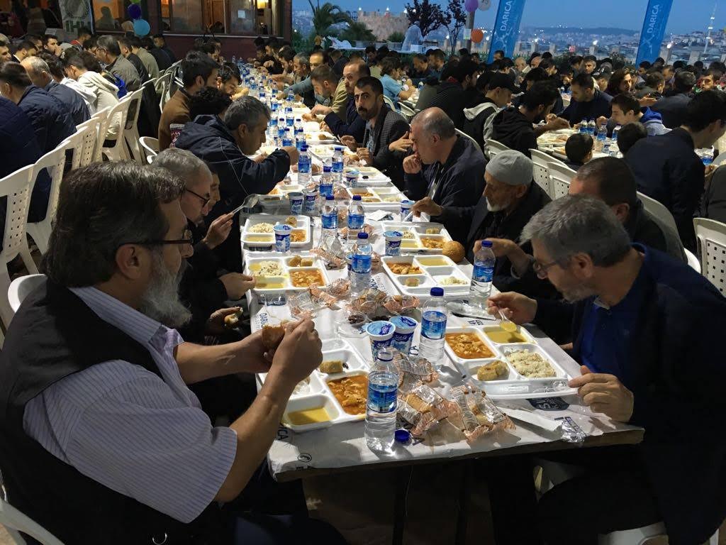 İHH Gebze yetimler yararına iftar verdi