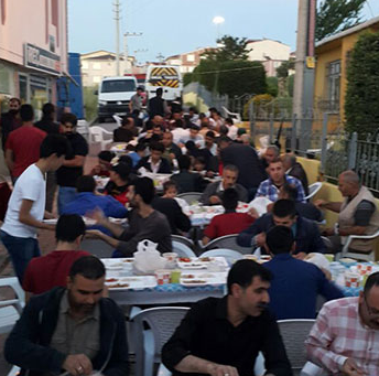 DARICA’DA:  Dernek üyelerine iftar yemeği