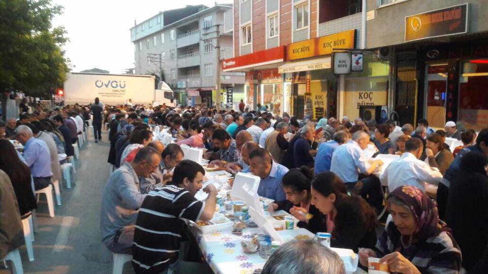 CHP Çayırova’dan iftar yemeği