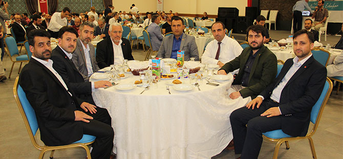 Saadet’te önce divan sonar iftar