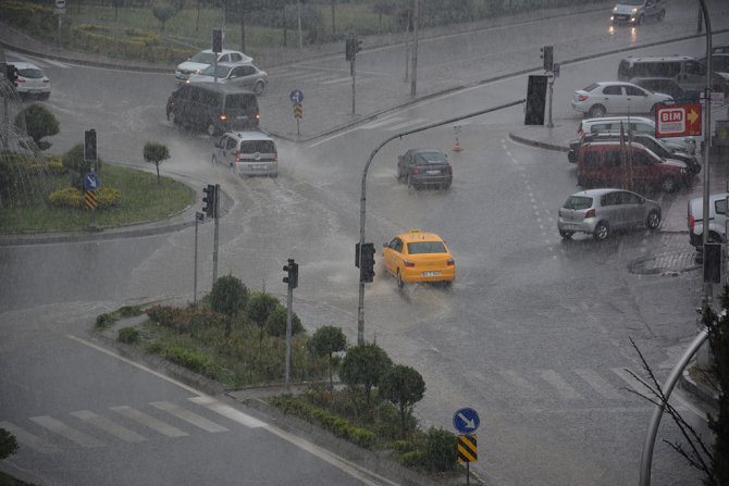 Sağanak yağış mağdur etti!