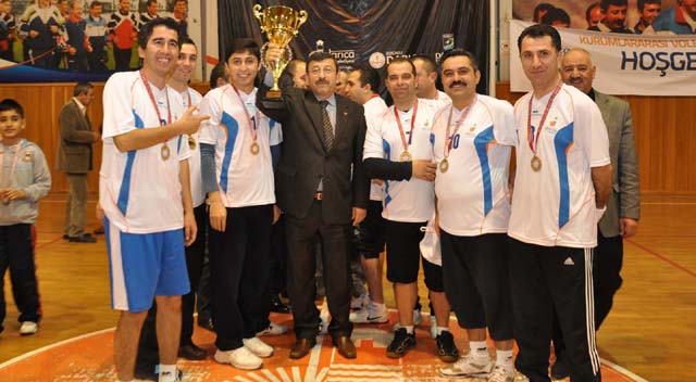 DARICA’DA VOLEYBOL HEYECANI BAŞLADI