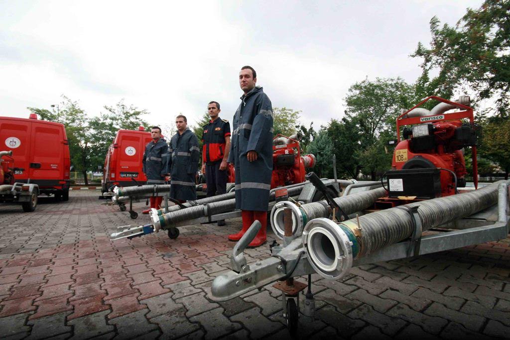 İtfaiye ekipleri yağışlara karşı hazır kıta bekliyor